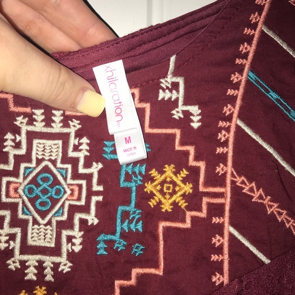 Crop top. - Picture 2 of 2